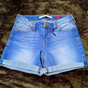 NNT celebrity pink/the/high thigh jean shorts sz 3/26. Lt blue/distress lines
